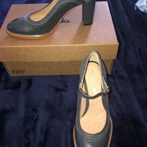 Clarks Ellis Mae heel shoe in gray , size 7.5 Medium